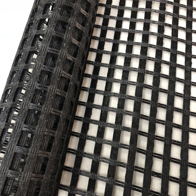 ตาข่ายไฟเบอร์กลาส Geogrid ตาข่ายสีดำสำหรับผิวทางซีเมนต์