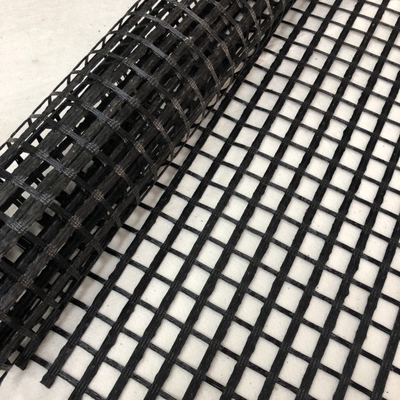 Geogrid ไฟเบอร์กลาสตาข่ายสีดำสำหรับการรักษาเสถียรภาพพื้นทางเท้า