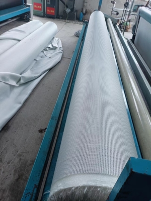สีขาว 800KN/m เนื้อเยื่อจีโอเท็กสติล เสียในการก่อสร้างและการติดตั้งที่ต่ํา