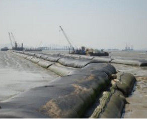 ท่อระบายน้ำ Geotextile ทราย ท่อระบายน้ำที่เต็มไปด้วยทราย เขื่อนกั้นน้ำ การถมทะเล การถมที่ดิน เสนอความทนทานต่ออุณหภูมิสูงและประสิทธิภาพ