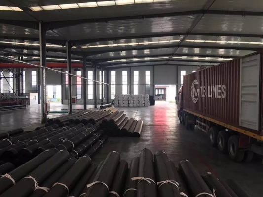 ความแข็งแรงในการดึง ≥15MPa อัตราสารออกซิเจน ≥30% HDPE Geomembrane Liner สําหรับแก้ไขกันน้ําที่ยั่งยืน