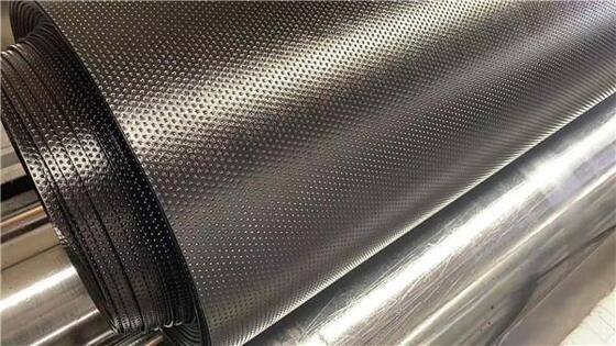 ดัชนีออกซิเจนอย่างน้อย 30 เปอร์เซ็นต์ แผ่นธรณีเมมเบรน HDPE ออกแบบมาเพื่อประสิทธิภาพในสภาวะที่รุนแรง อายุการใช้งานเกิน 10 ปี