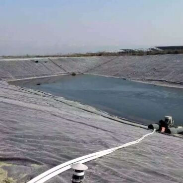 กัน UV 1.5 มิลลิเมตร กลม HDPE Geomembrane Liner สําหรับเขื่อนชลประทานการเกษตร