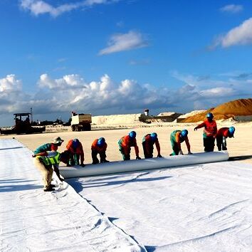 ผ้าใยสังเคราะห์ไม่ทอแบบต่อเนื่องที่ทนทานสำหรับการรองรับโครงสร้างพื้นฐานทางวิ่งสนามบิน