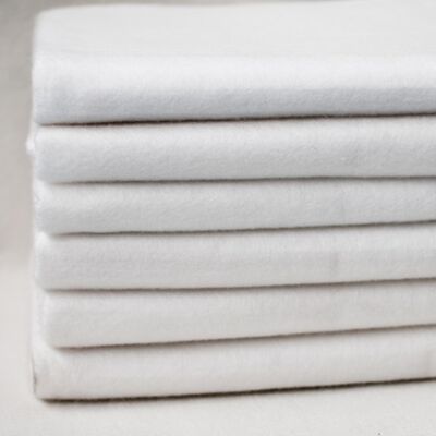 สายใยสั้นเข็มกระแทกผ้า Geotextile ไม่เนื้อผ้าสําหรับการกรองทราย การเสริมกระบวนการถนน