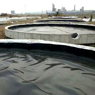 ซับ Geomembrane HDPE ที่ทนต่อการเจาะสำหรับสิ่งกีดขวางป้องกันการรั่วที่ทนทานในการใช้งานทางการเกษตรและอุตสาหกรรม