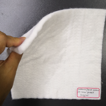 Geotextile เส้นใยโพลีเอสเตอร์แบบต่อเนื่องสำหรับการรักษาเสถียรภาพของชั้นล่างและการระบายน้ำจากการฝังกลบ