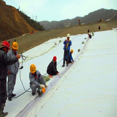 แผ่นรองใต้เบาะ Geotextile ที่ไม่ทอด้วยเข็มเจาะสำหรับซับในบ่อ