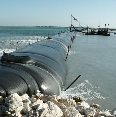 ท่อแยกน้ำ Geotextile ที่เติมทรายสำหรับการป้องกันการกัดเซาะชายหาดชายฝั่งและการป้องกันแนวชายฝั่ง