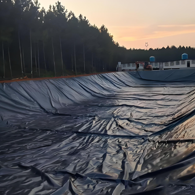 แผ่น Geomembrane HDPE สีดำสำหรับกุ้งน้ำเค็มและบ่อปลา