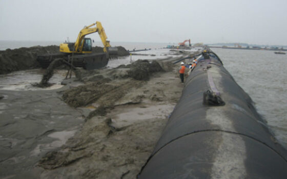 ภาชนะท่อ Geotextile ทอสำหรับโครงการบุกเบิก Swampland