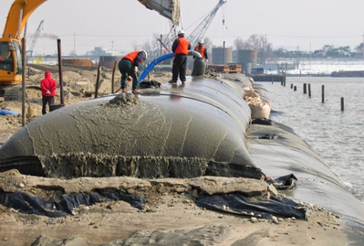 ถุงระบายน้ำ Geotextile ทอขนาดกำหนดเองสำหรับแผงกั้นน้ำท่วมชั่วคราว