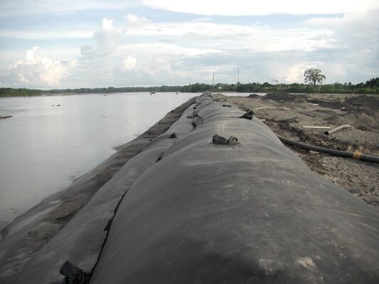 ถุงระบายน้ำ Geotextile ทอขนาดกำหนดเองสำหรับแผงกั้นน้ำท่วมชั่วคราว