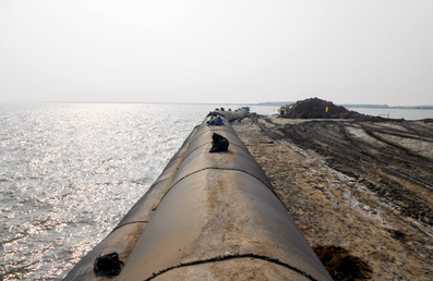 ถุงระบายน้ำ Geotextile ทอขนาดกำหนดเองสำหรับแผงกั้นน้ำท่วมชั่วคราว