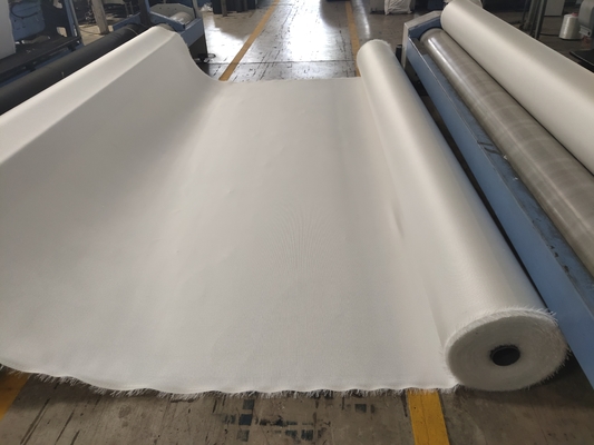 10% ความยาว Geotextile เนื้อผงสําหรับความมั่นคงของดิน ความยาว 50m-100m