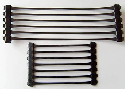 PP HDPE พลาสติก Geogrid ตาข่าย Uniaxial Geogrid ตารางเสถียรภาพของดินสากล
