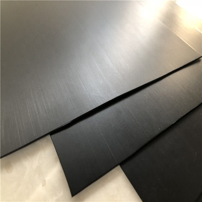 การเลี้ยงปลา LDPE Geomembrane Liner สีดำทอ Plasitc Heavy Duty Liner