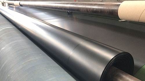 การกันน้ํา ความยาว Geomembrane 50-100m ความแข็งแรงในการดึง ≥15MPa สําหรับโครงการก่อสร้าง